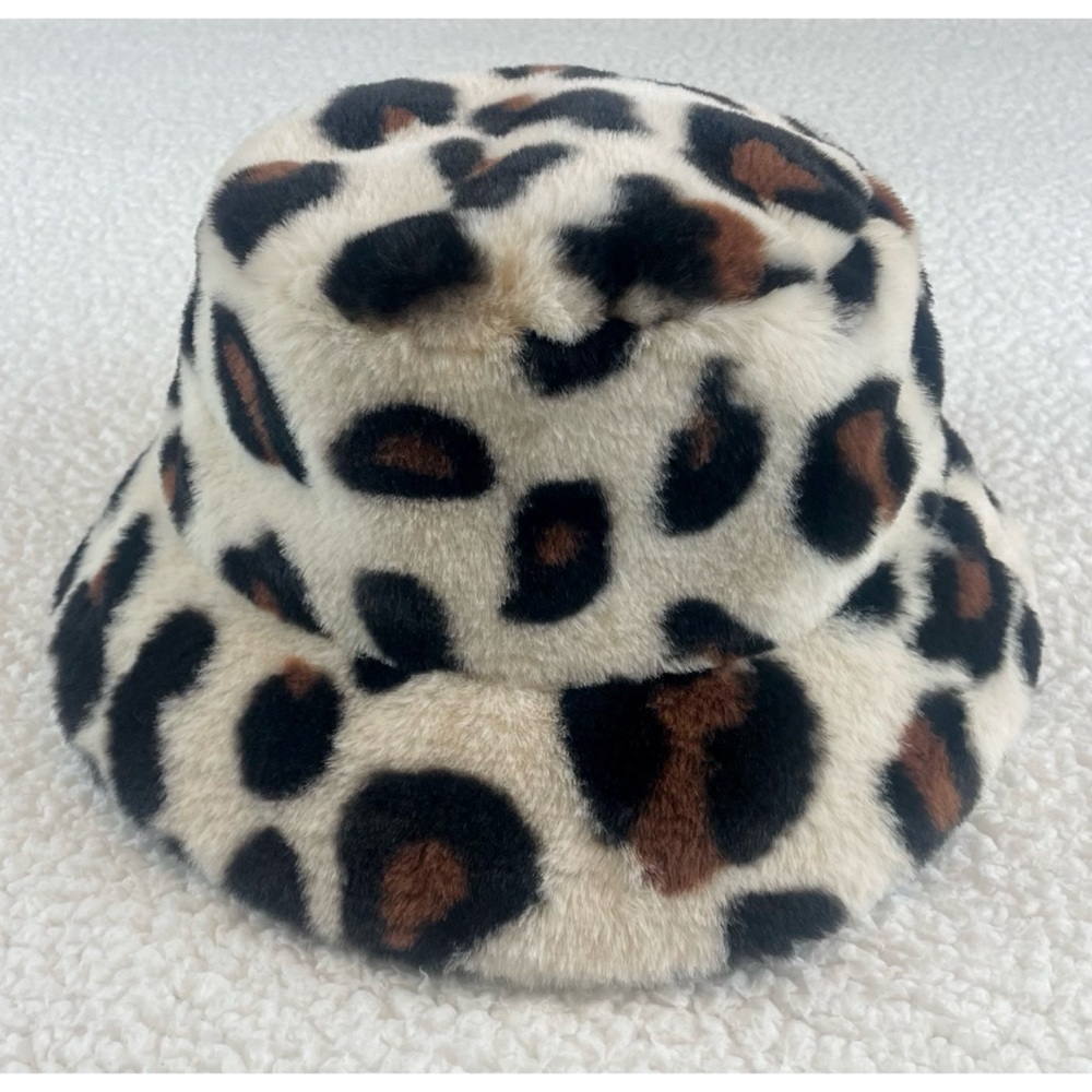 BADGLEY MISCHKA • Leopard Print Faux Fur Bucket Hat - Picture 10 of 11
